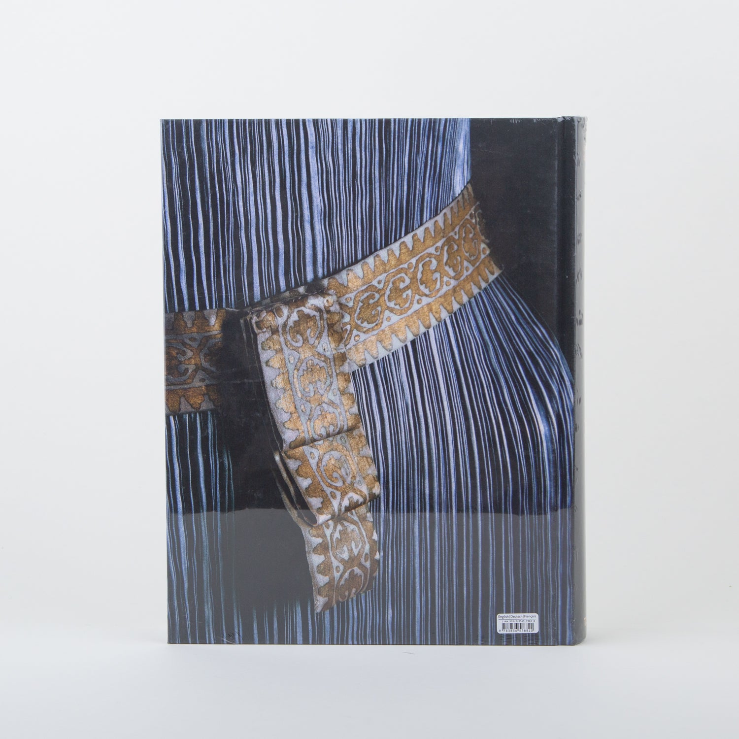 secret-location-concept-store-taschen-book-fashion-designers