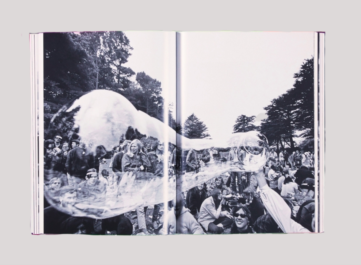 Tom Wolfe. The Electric Kool-Aid Acid Test. Photographs by Lawrence Schiller & Ted Streshinsky - Secret Location