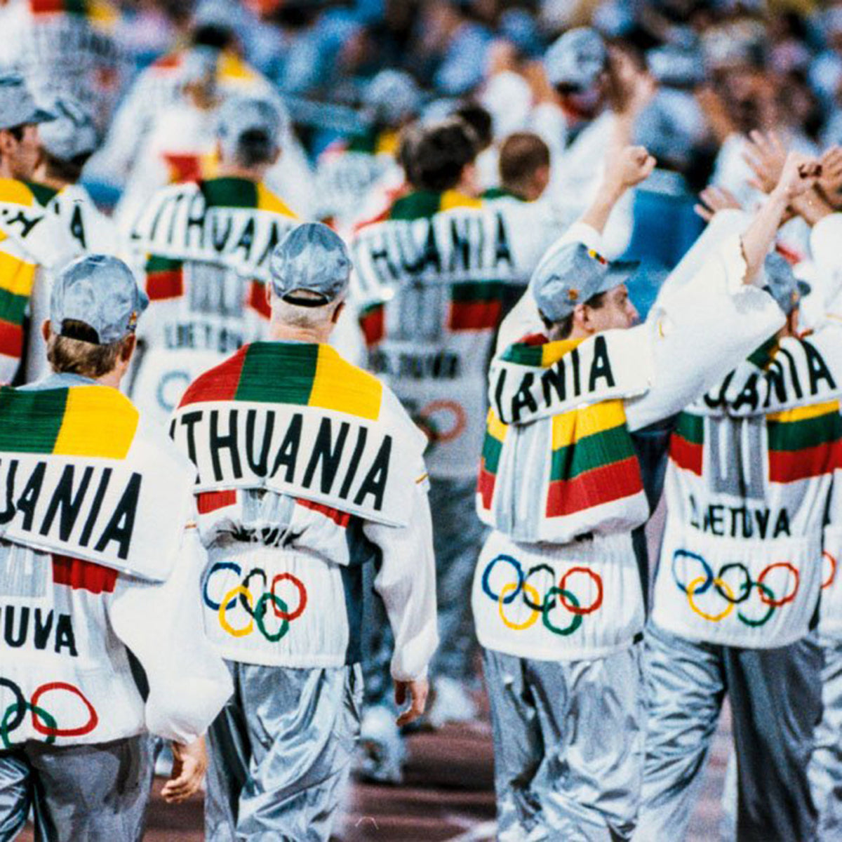 issey-miyake-taschen-literature-secret-location-concept-store