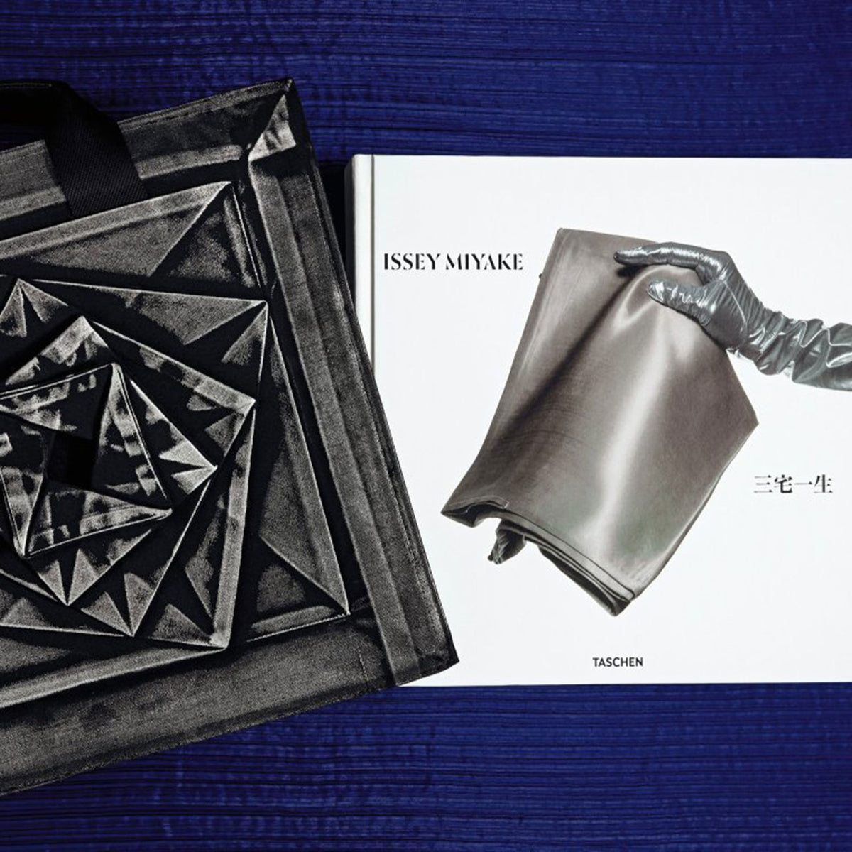 issey-miyake-taschen-literature-secret-location-concept-store