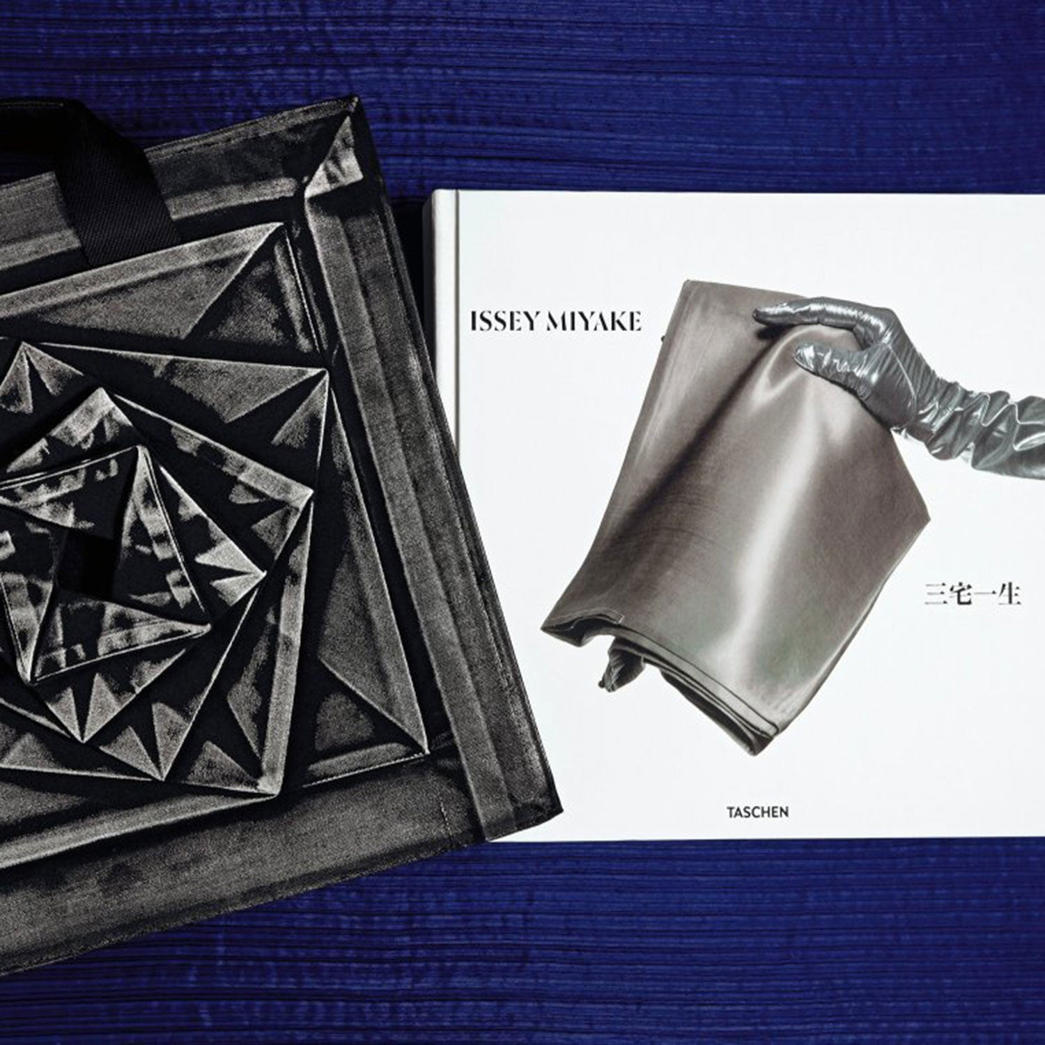 issey-miyake-taschen-literature-secret-location-concept-store