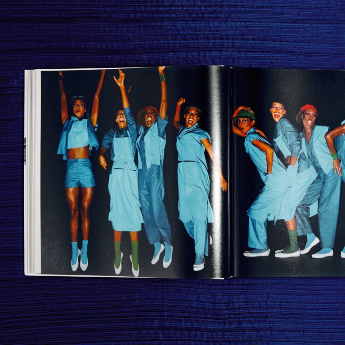 issey-miyake-taschen-literature-secret-location-concept-store